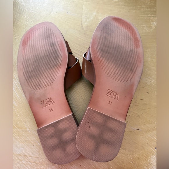 Zara slides - Picture 2 of 2